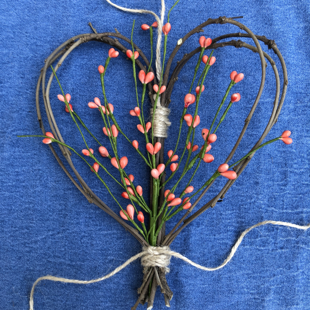 Heart twig wall art. - Picture 1 of 3